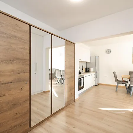 Melada Apartment *